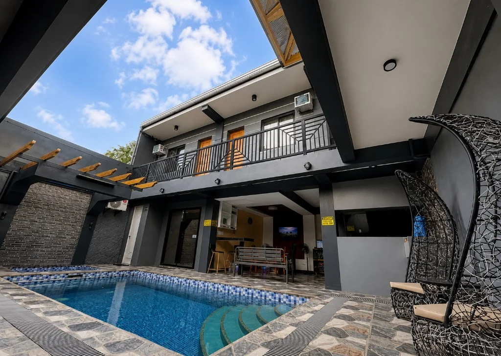 Villa Estelita pool courtyard